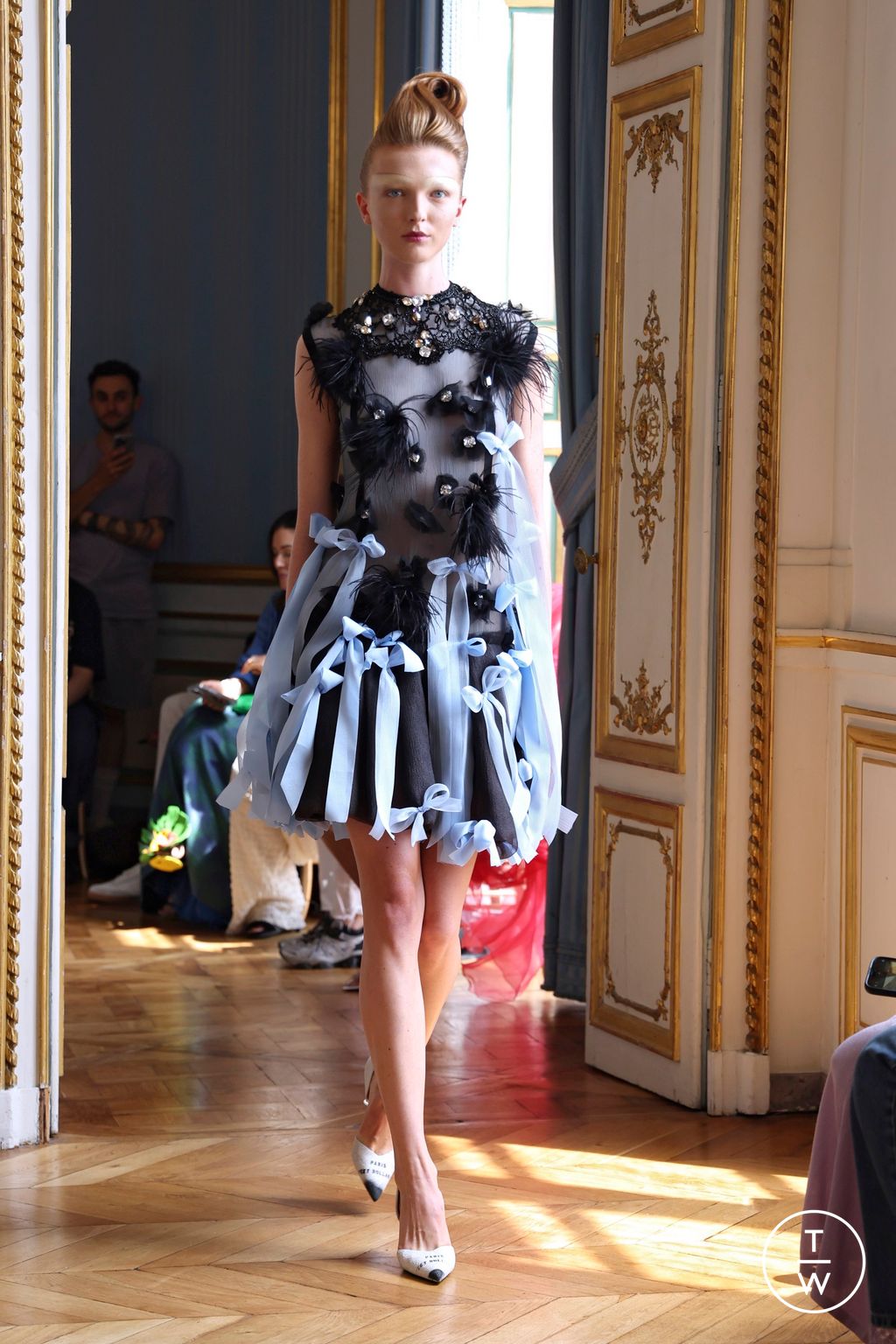 Fashion Week Paris Fall/Winter 2024 look 22 from the Peet Dullaert collection couture