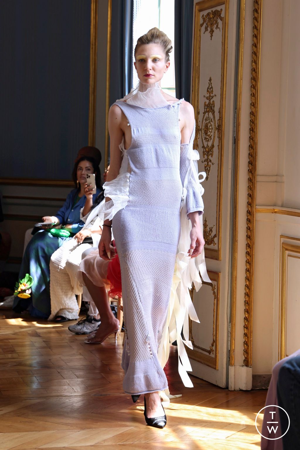 Fashion Week Paris Fall/Winter 2024 look 24 from the Peet Dullaert collection couture