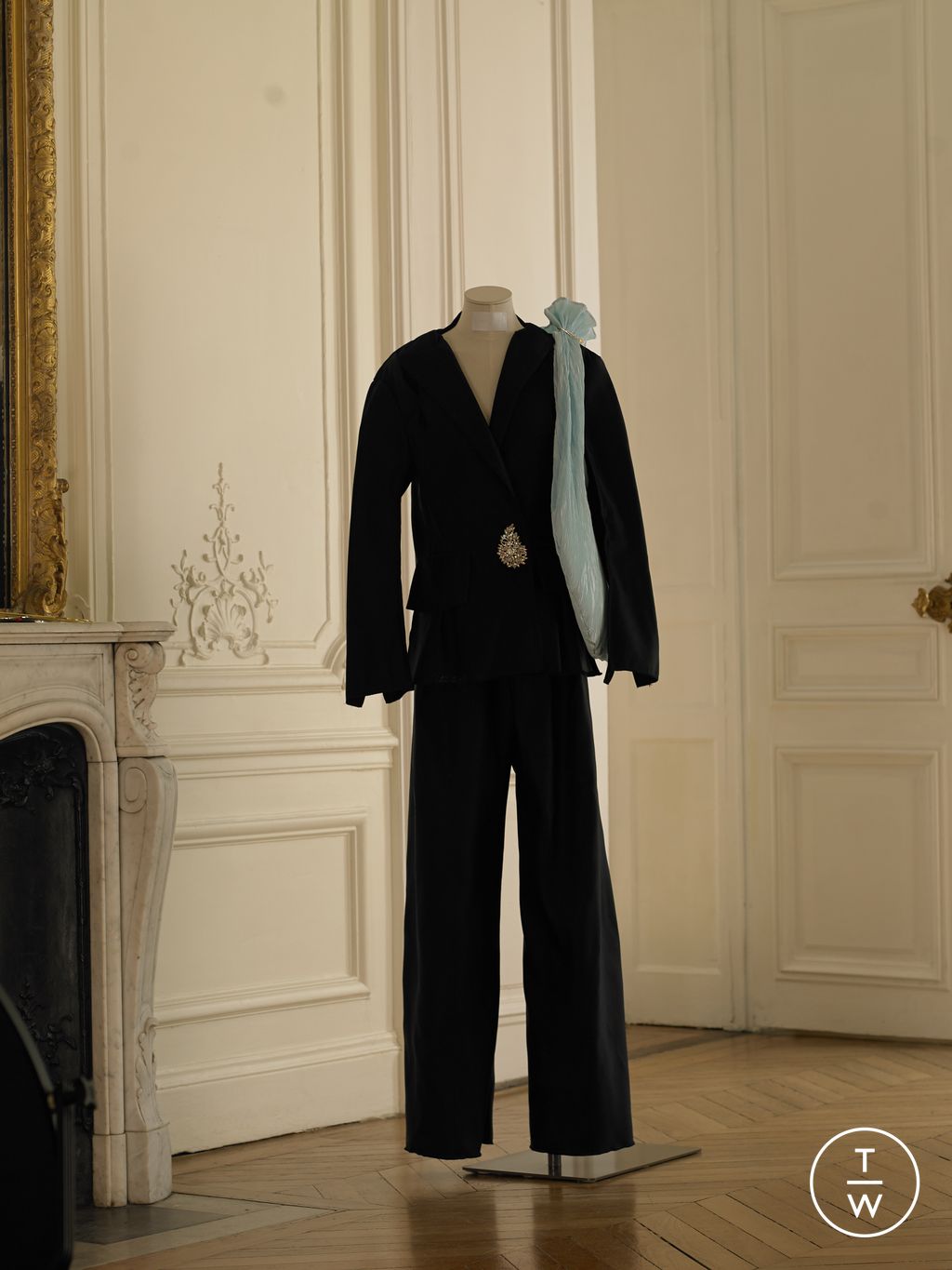 Fashion Week Paris Fall/Winter 2022 look 34 de la collection Peet Dullaert couture