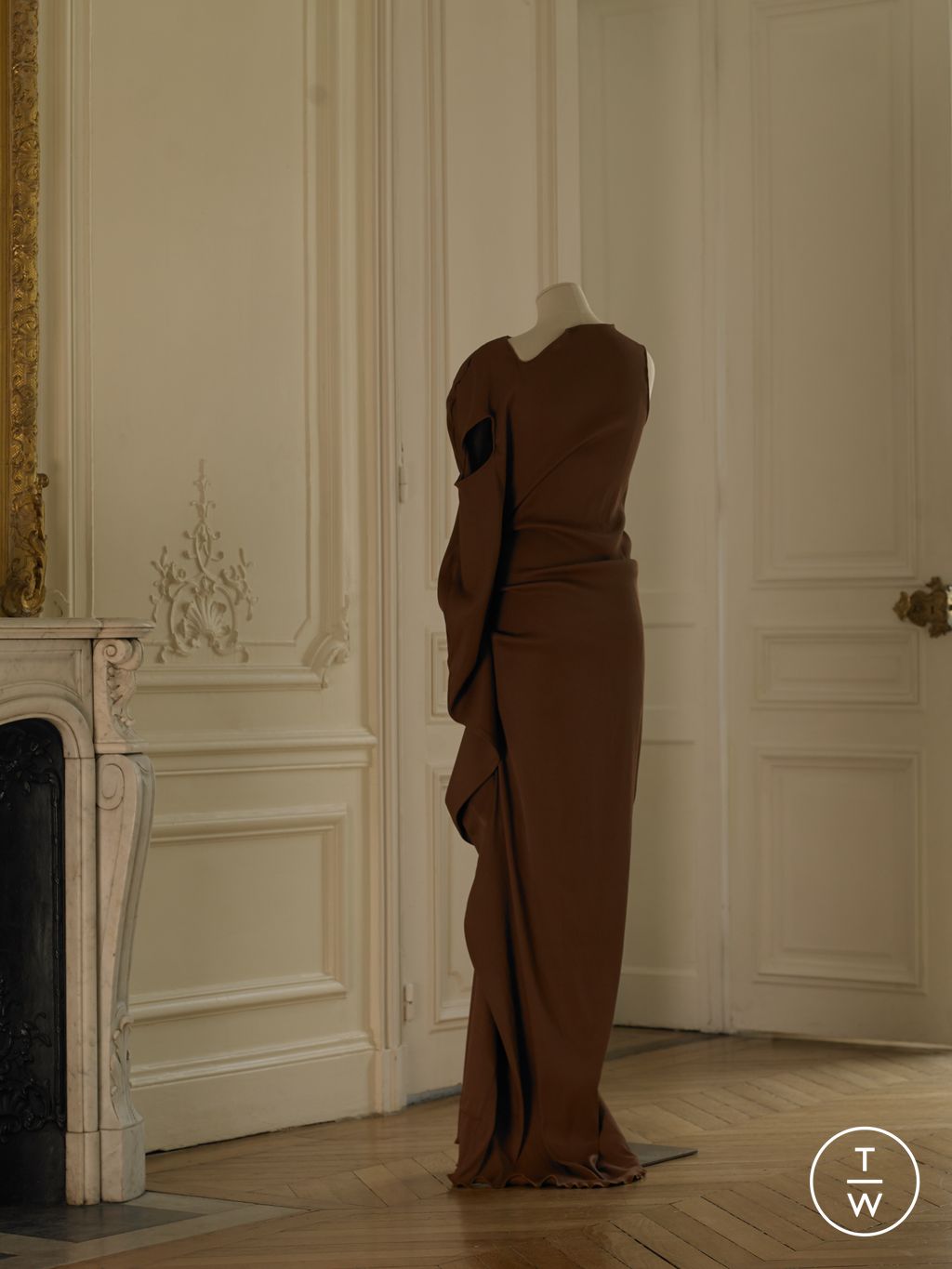 Fashion Week Paris Fall/Winter 2022 look 9 from the Peet Dullaert collection couture