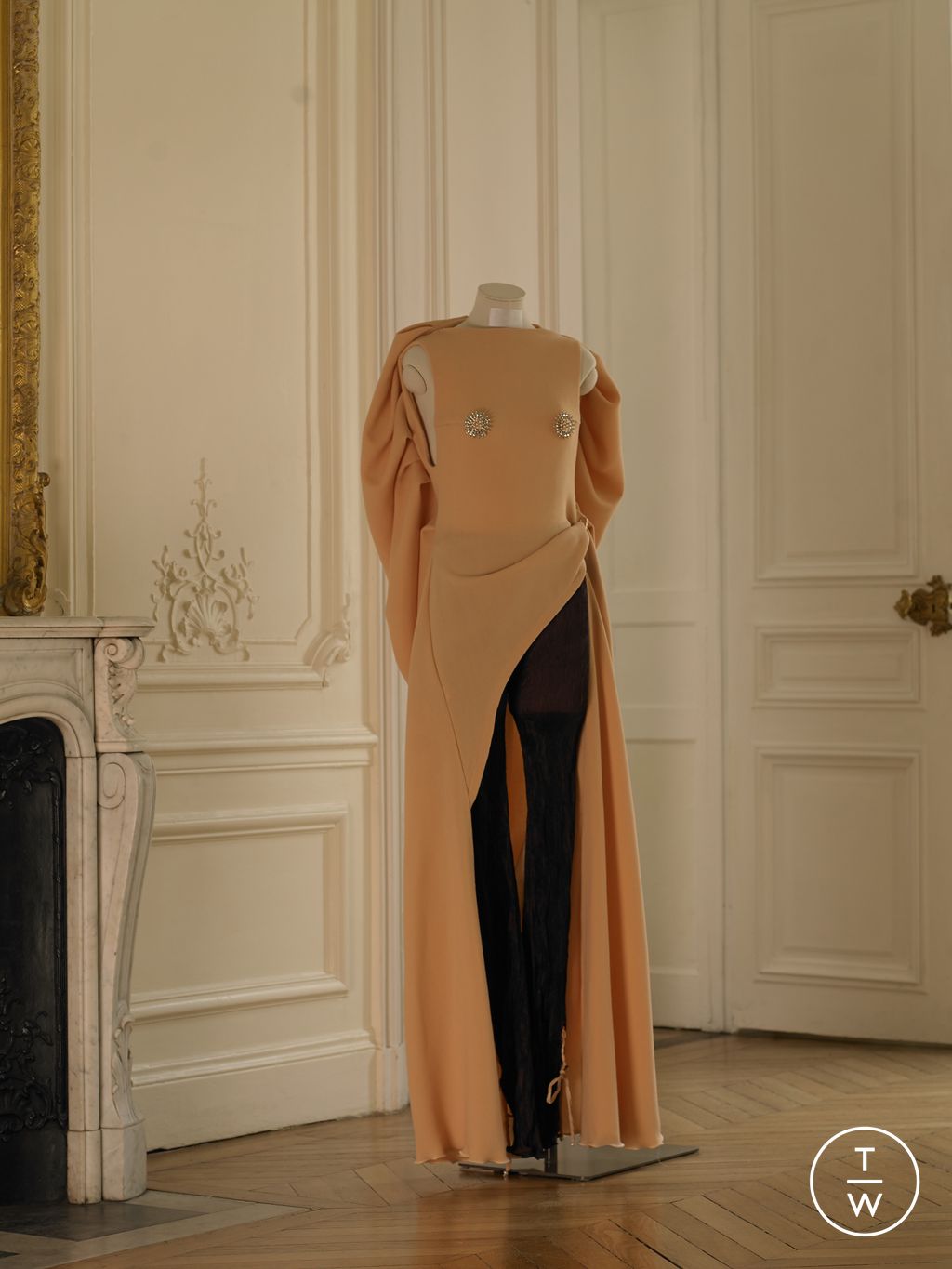 Fashion Week Paris Fall/Winter 2022 look 15 from the Peet Dullaert collection couture