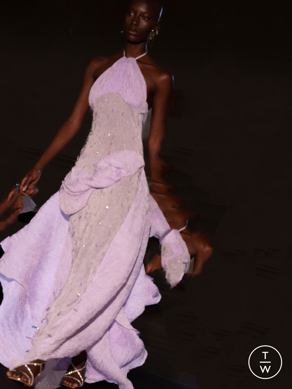 Fashion Week Paris Spring/Summer 2023 look 1 de la collection Peet Dullaert couture