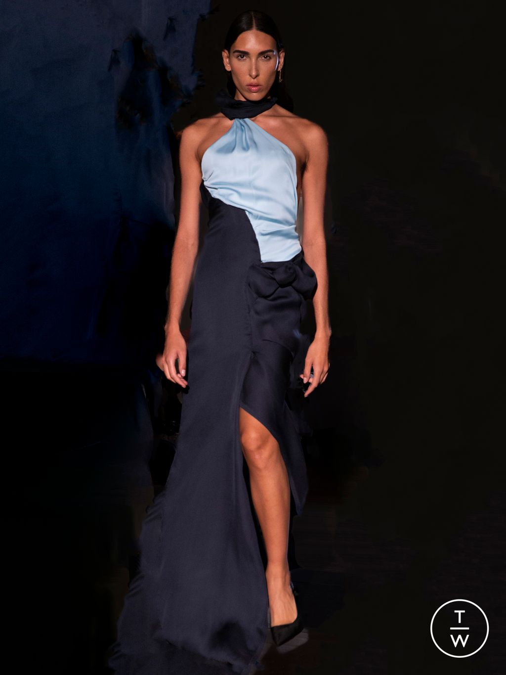Fashion Week Paris Spring/Summer 2023 look 15 de la collection Peet Dullaert couture