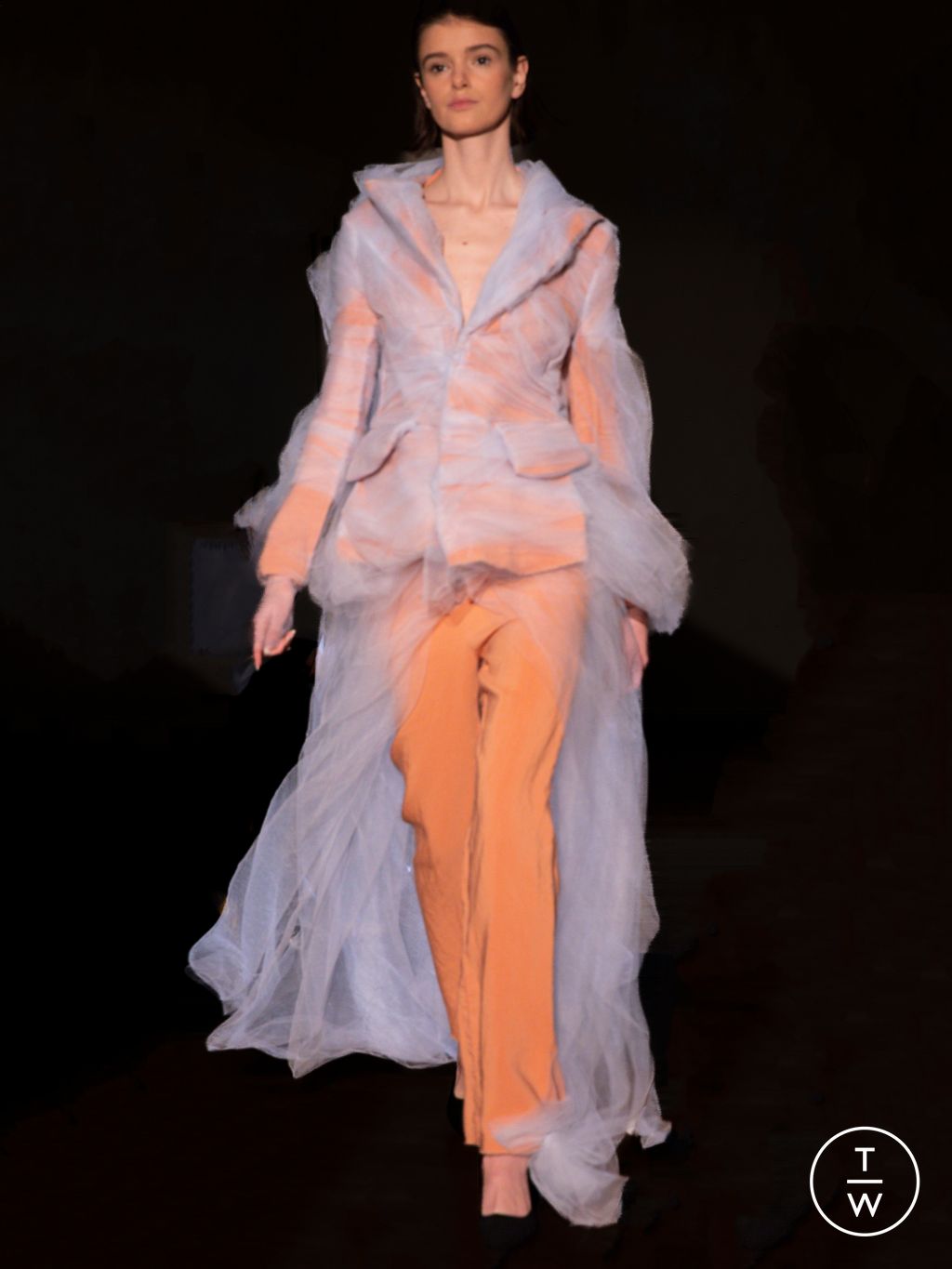 Fashion Week Paris Spring/Summer 2023 look 19 de la collection Peet Dullaert couture