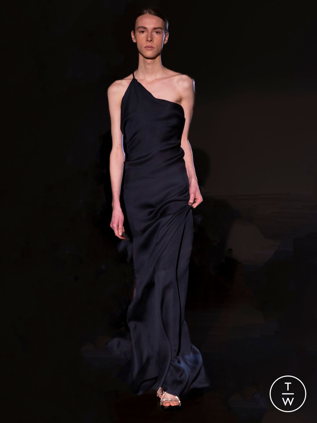 Fashion Week Paris Spring/Summer 2023 look 27 de la collection Peet Dullaert couture