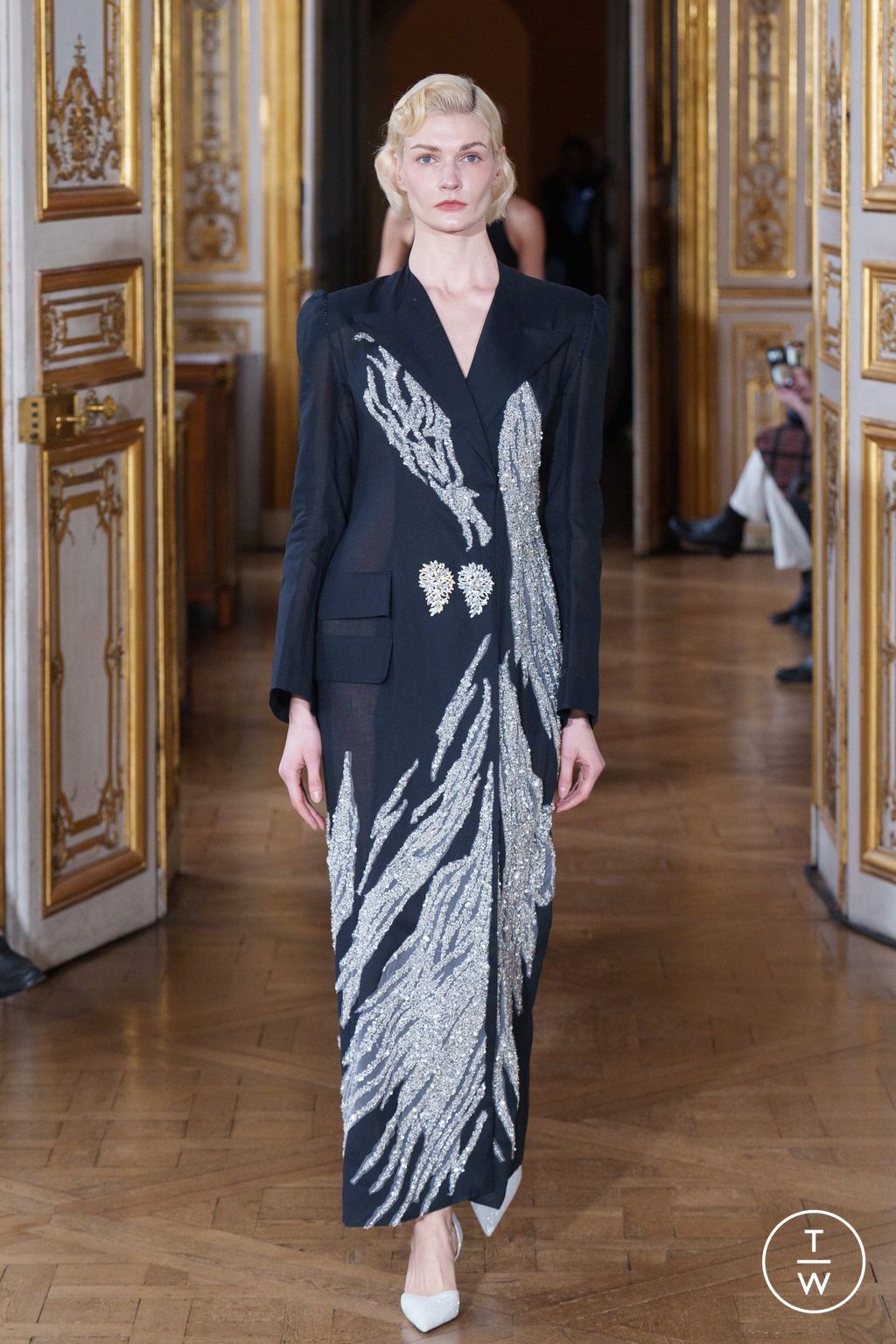 Fashion Week Paris Spring/Summer 2024 look 2 from the Peet Dullaert collection 高级定制