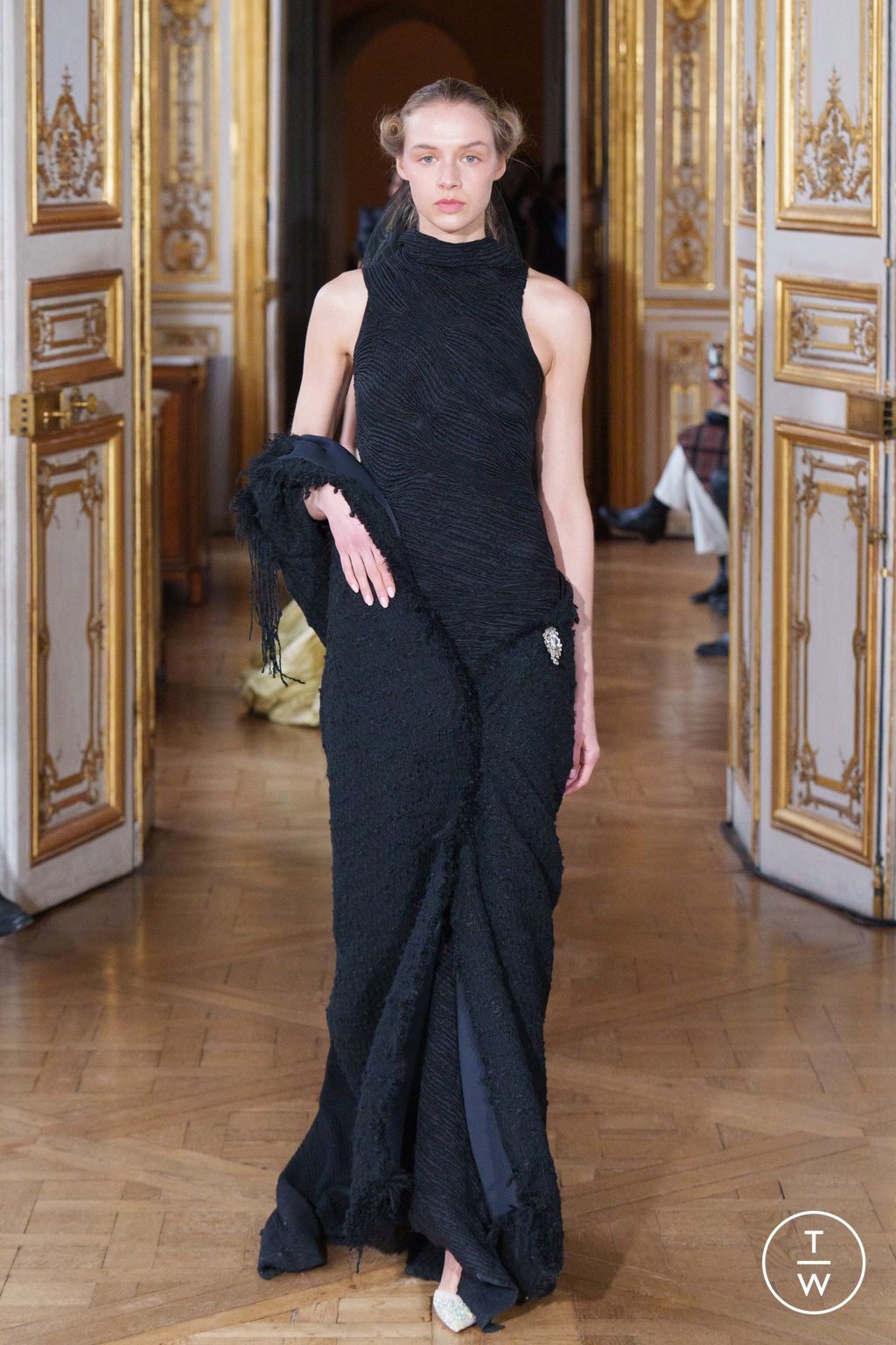 Fashion Week Paris Spring/Summer 2024 look 3 de la collection Peet Dullaert couture