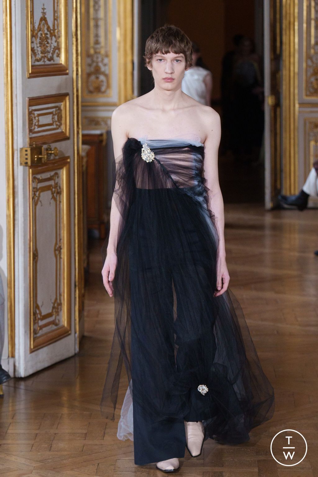 Fashion Week Paris Spring/Summer 2024 look 20 de la collection Peet Dullaert couture