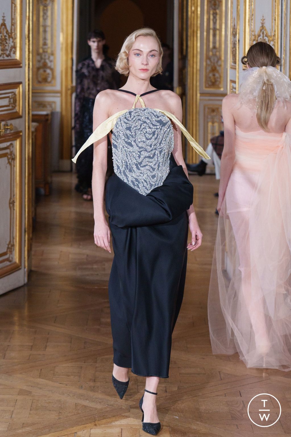 Fashion Week Paris Spring/Summer 2024 look 0 de la collection Peet Dullaert couture