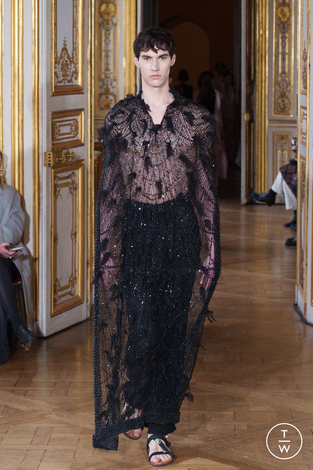 Fashion Week Paris Spring/Summer 2024 look 25 from the Peet Dullaert collection 高级定制