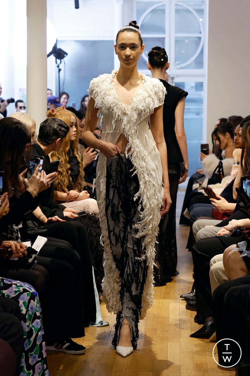 Fashion Week Paris Spring/Summer 2025 look 13 from the Peet Dullaert collection couture