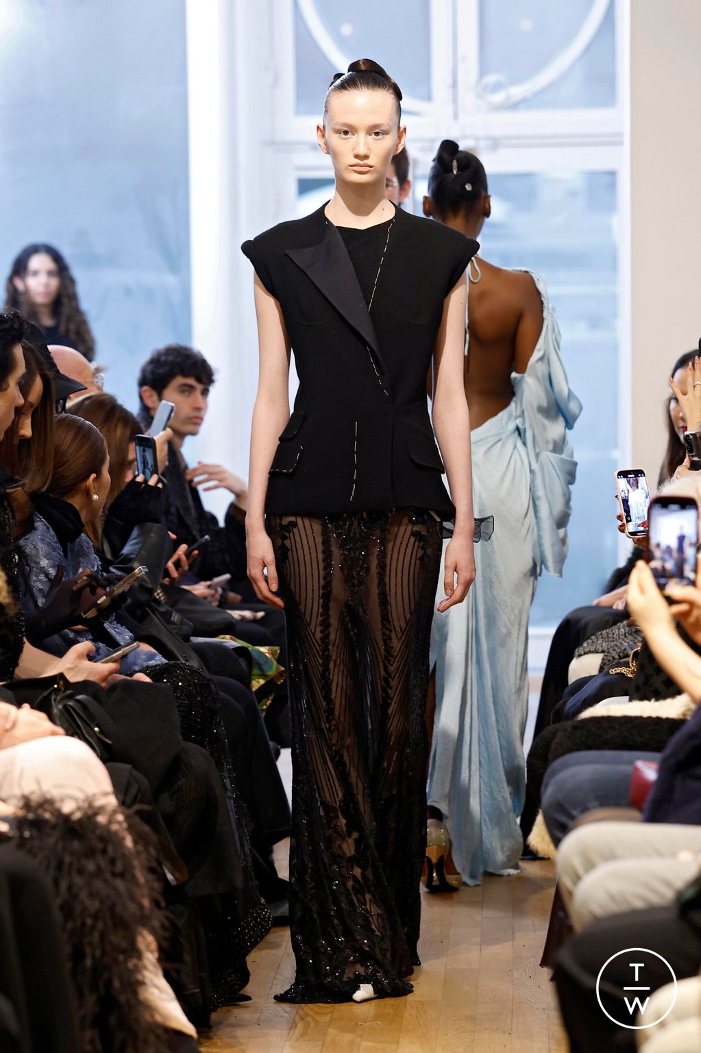 Fashion Week Paris Spring/Summer 2025 look 17 from the Peet Dullaert collection couture