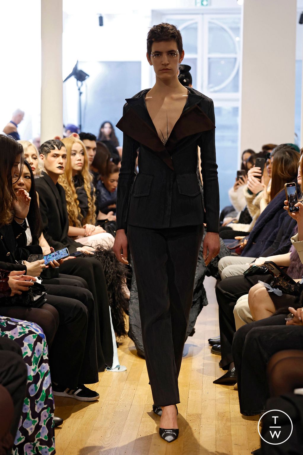 Fashion Week Paris Spring/Summer 2025 look 18 from the Peet Dullaert collection couture