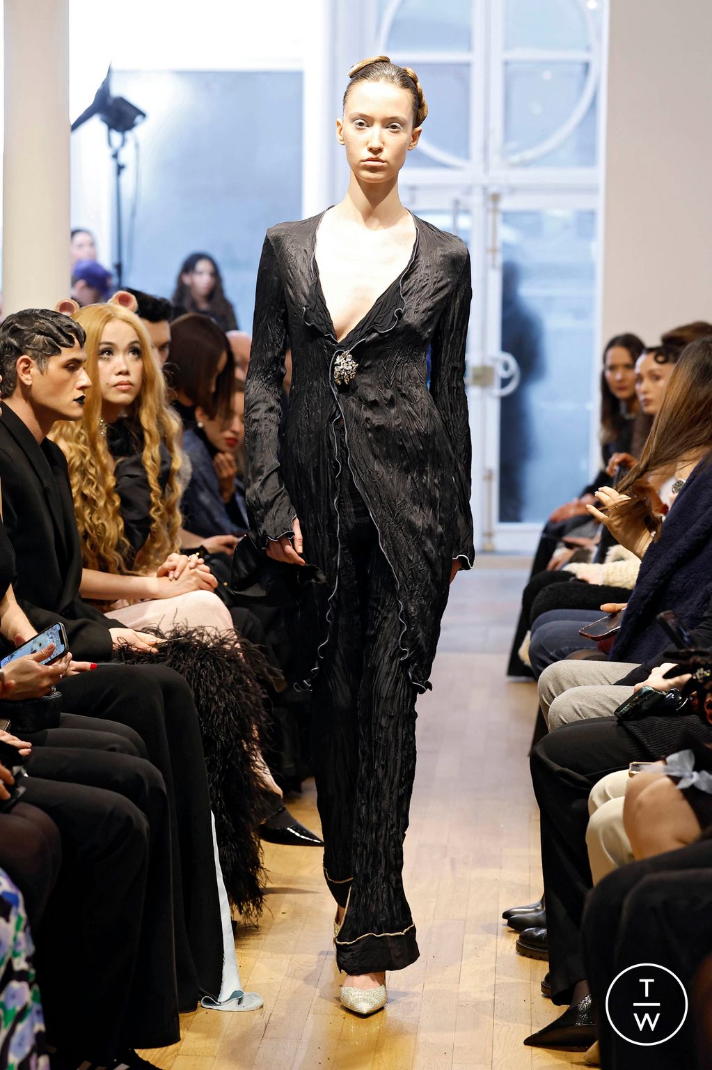 Fashion Week Paris Spring/Summer 2025 look 20 from the Peet Dullaert collection couture