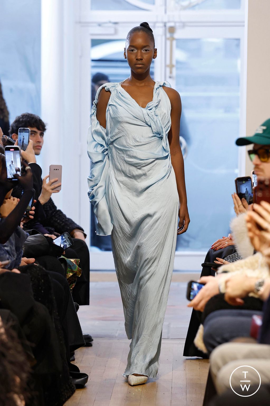 Fashion Week Paris Spring/Summer 2025 look 21 from the Peet Dullaert collection couture