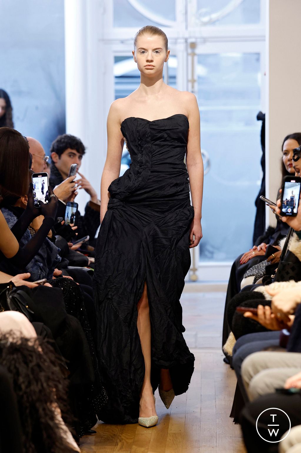 Fashion Week Paris Spring/Summer 2025 look 23 from the Peet Dullaert collection couture