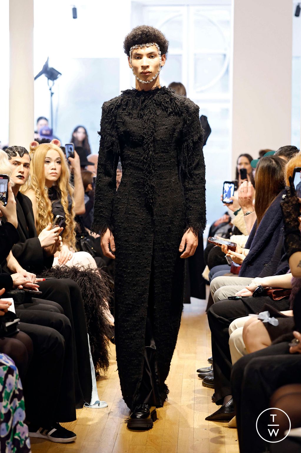 Fashion Week Paris Spring/Summer 2025 look 25 from the Peet Dullaert collection couture