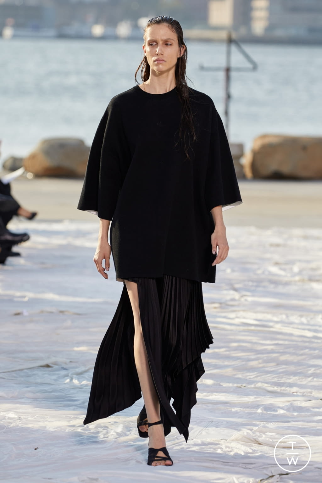 Fashion Week New York Spring/Summer 2022 look 39 from the Peter Do collection womenswear