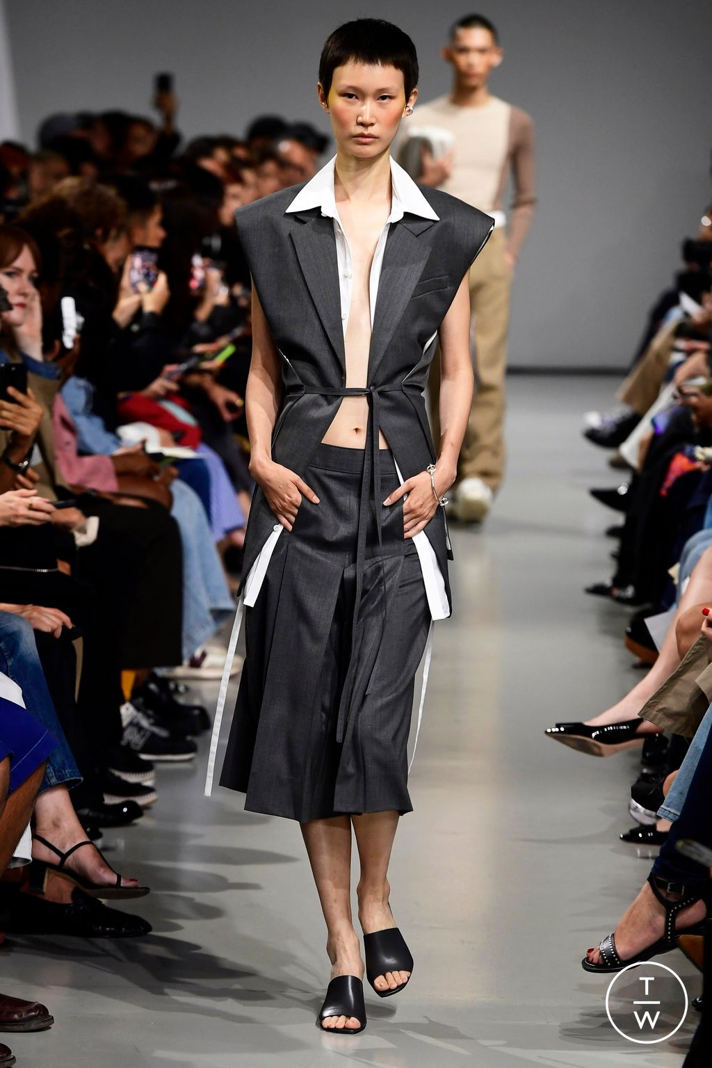 Fashion Week Paris Spring/Summer 2024 look 16 de la collection Peter Do womenswear