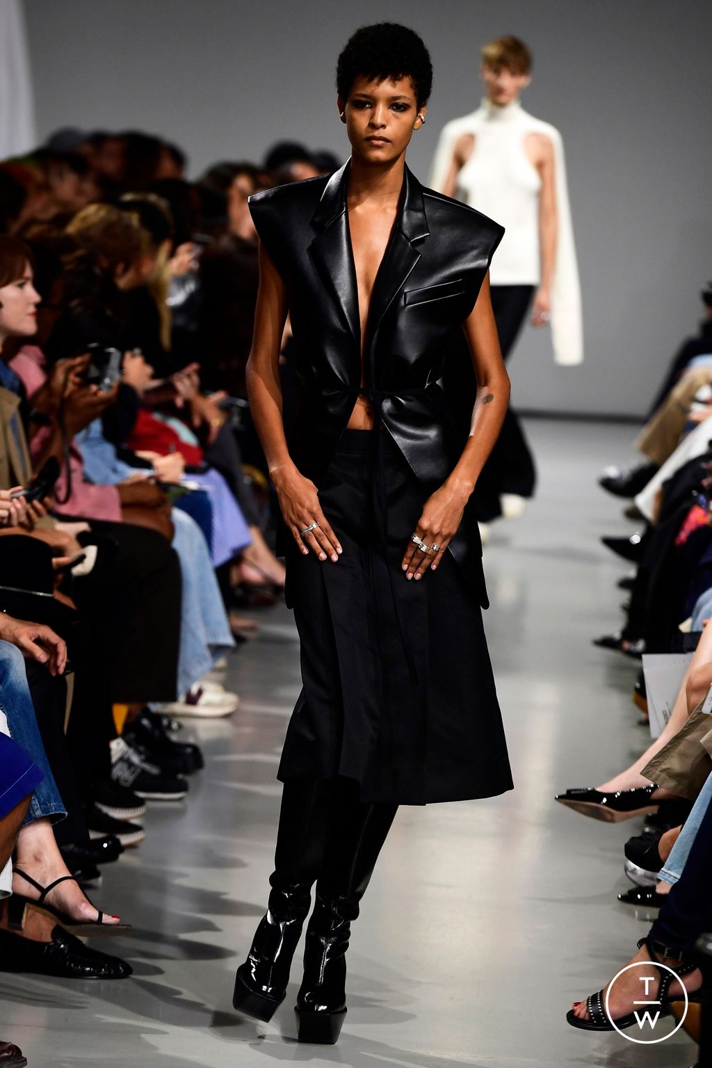 Fashion Week Paris Spring/Summer 2024 look 19 de la collection Peter Do womenswear