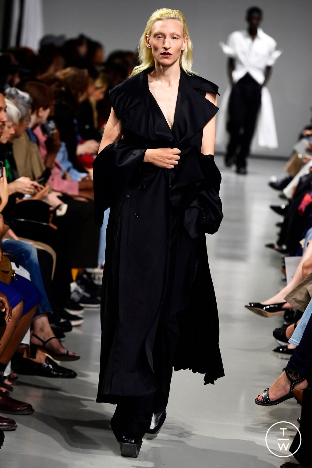 Fashion Week Paris Spring/Summer 2024 look 23 from the Peter Do collection womenswear