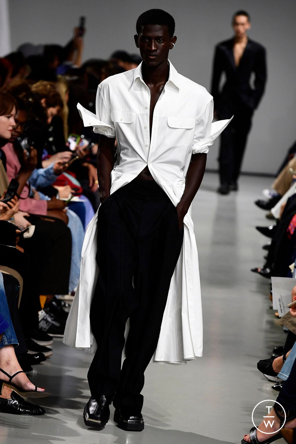 Fashion Week Paris Spring/Summer 2024 look 24 de la collection Peter Do womenswear