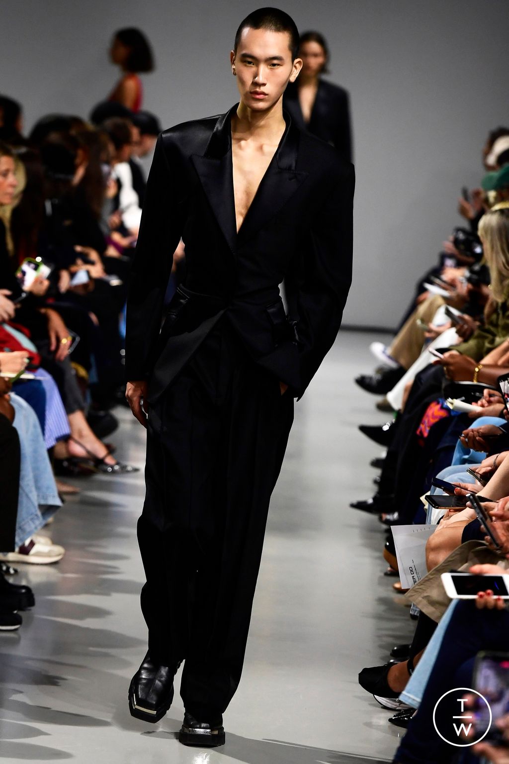 Fashion Week Paris Spring/Summer 2024 look 25 de la collection Peter Do womenswear