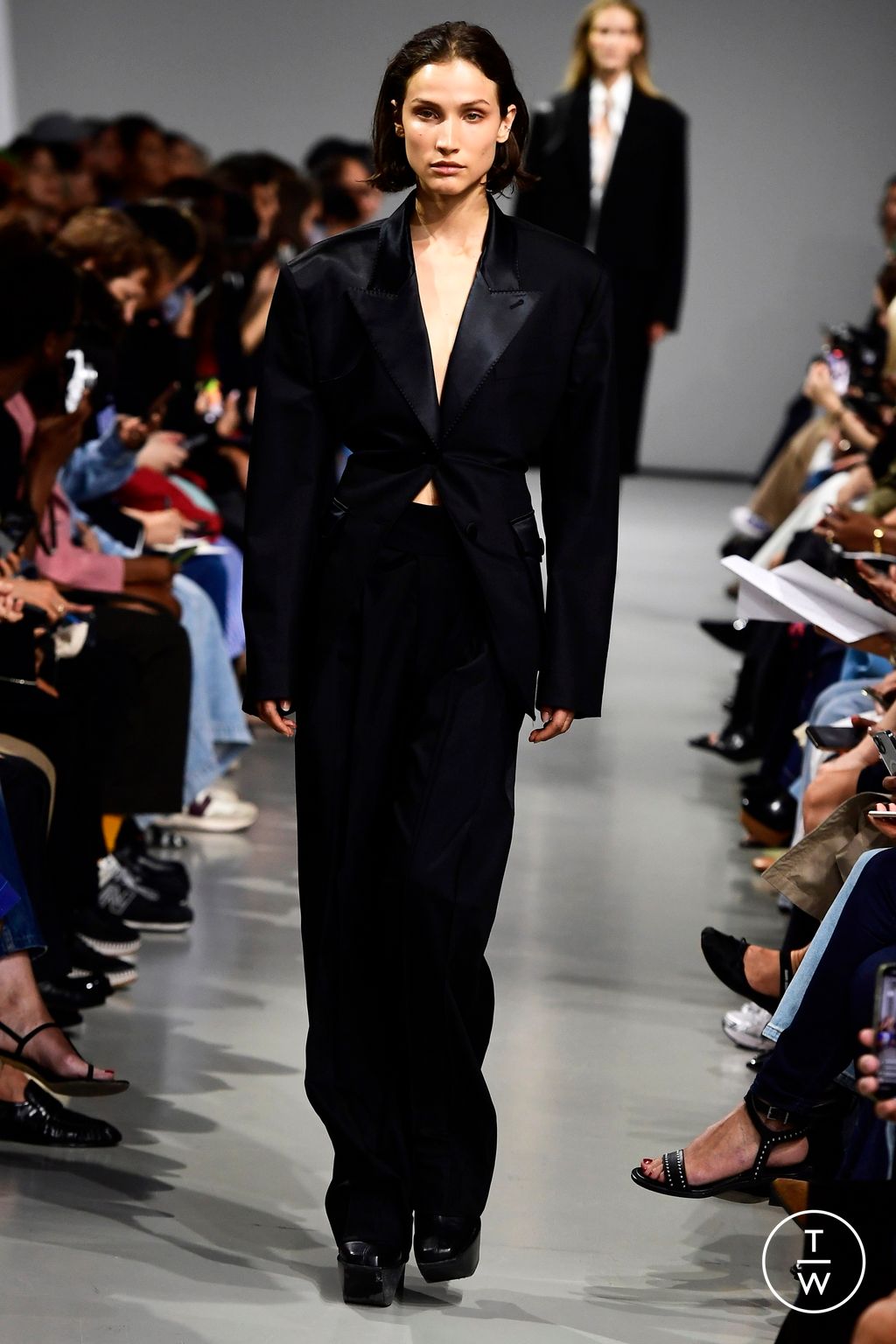Fashion Week Paris Spring/Summer 2024 look 26 de la collection Peter Do womenswear