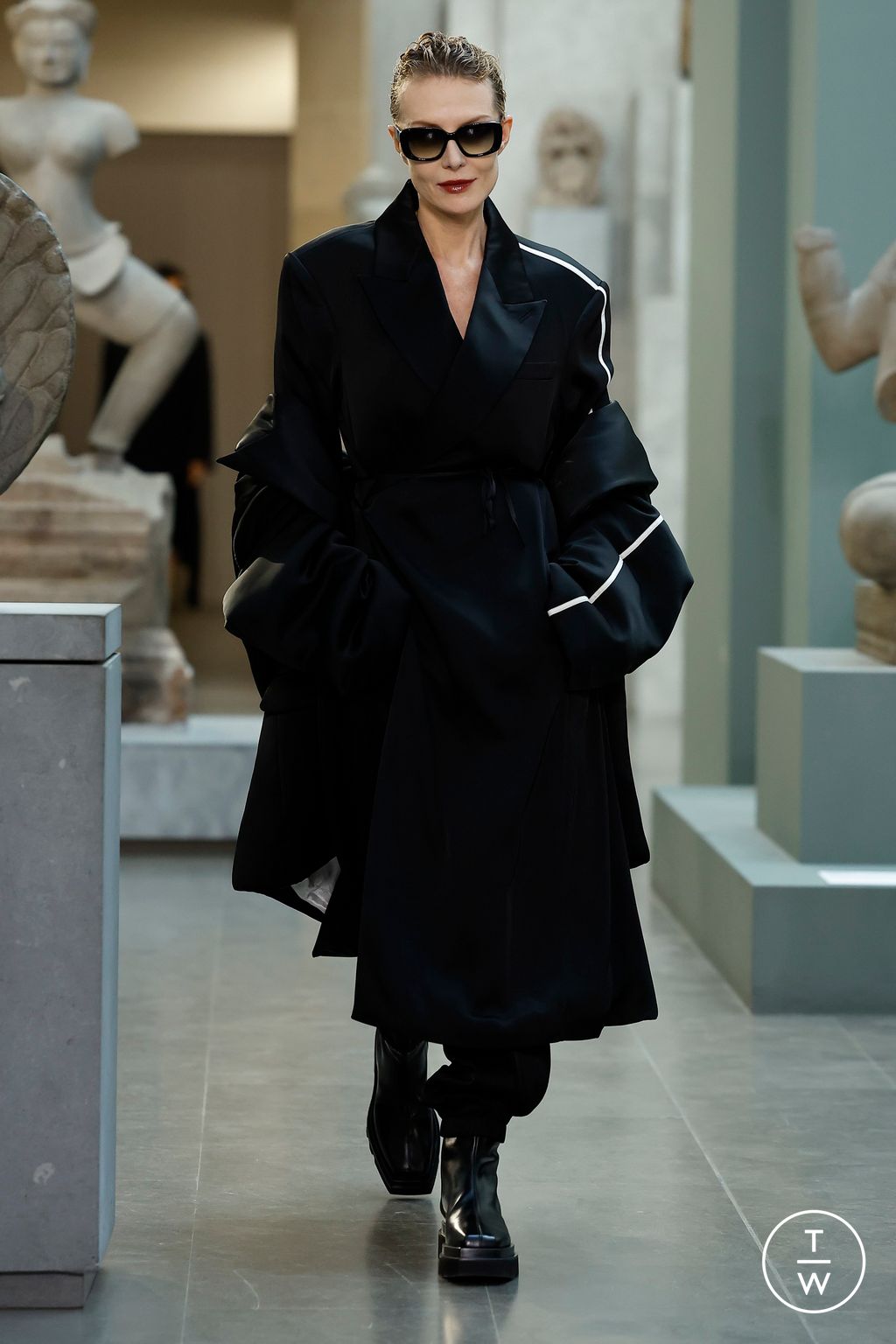 Fashion Week Paris Spring-Summer 2025 look 18 from the Peter Do collection womenswear