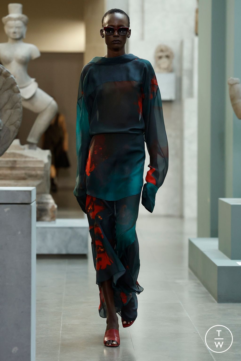 Fashion Week Paris Spring/Summer 2025 look 23 from the Peter Do collection 女装