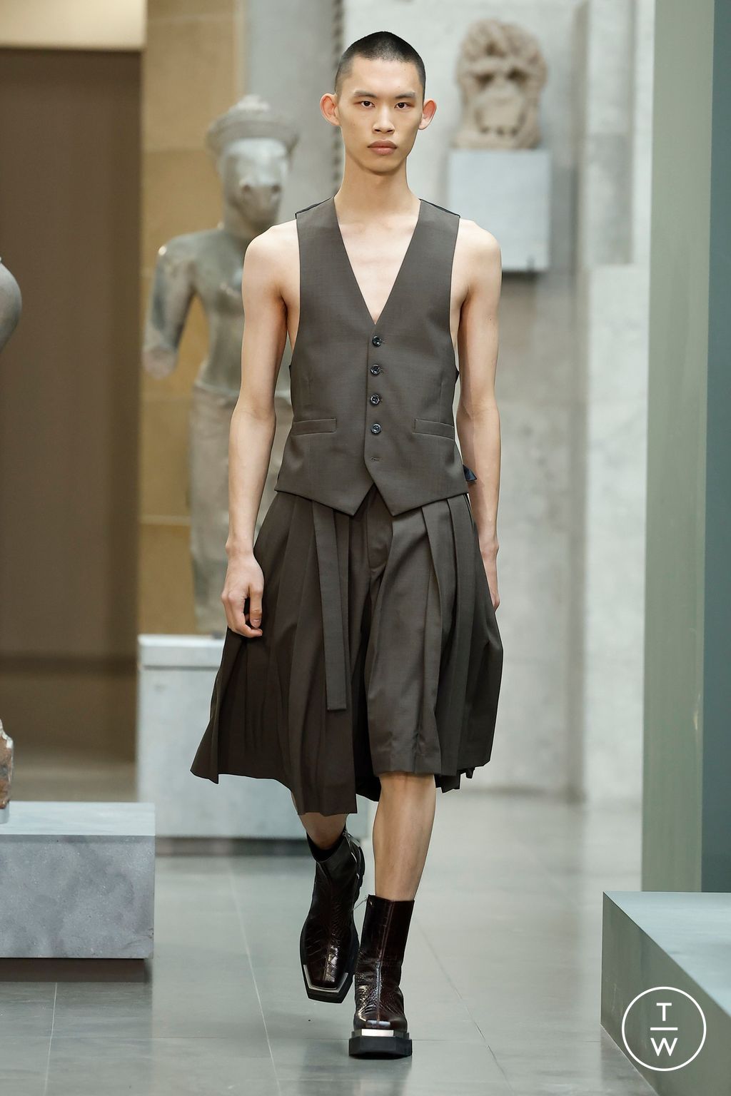 Fashion Week Paris Spring/Summer 2025 look 24 from the Peter Do collection womenswear