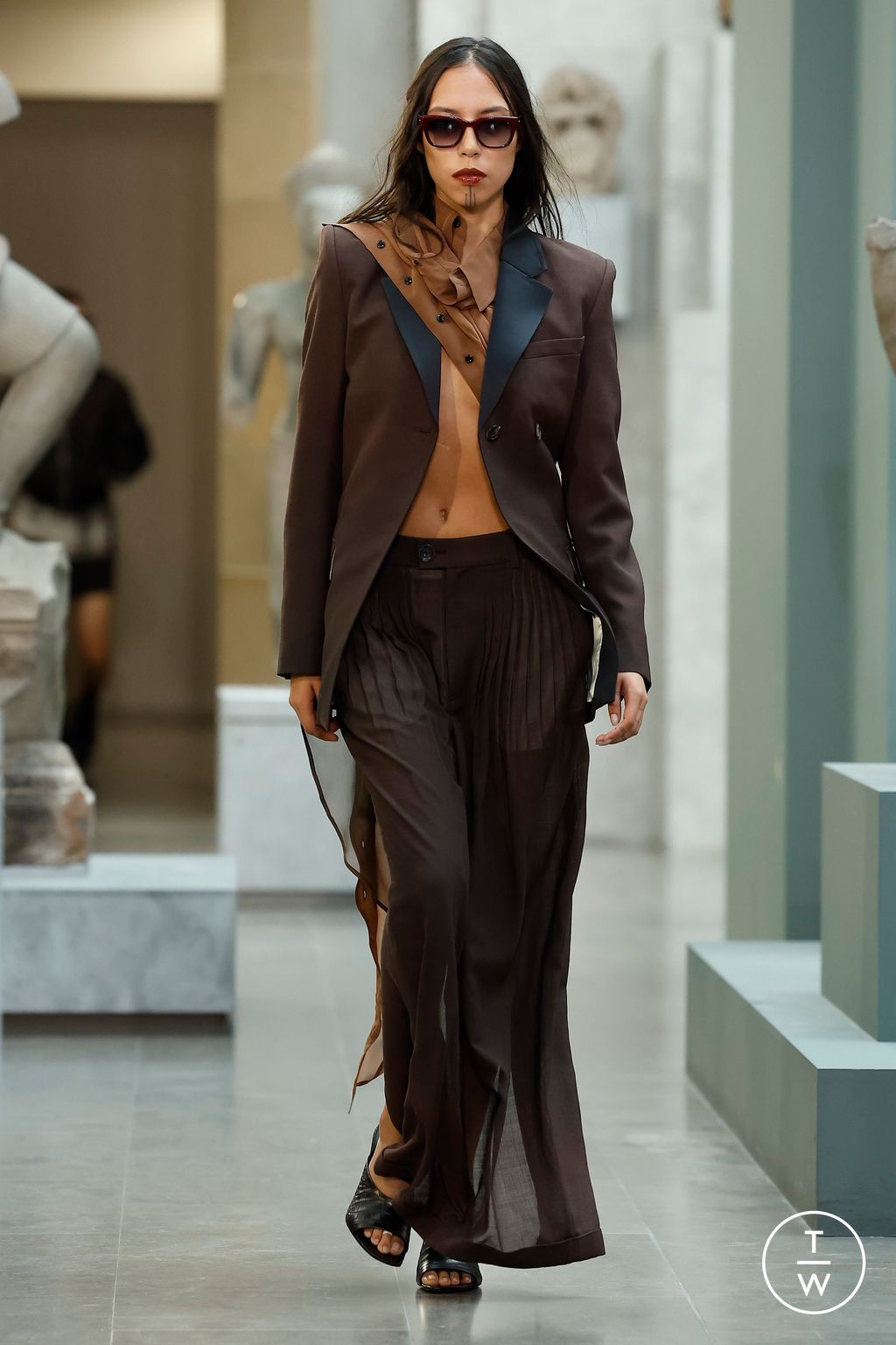 Fashion Week Paris Spring/Summer 2025 look 28 from the Peter Do collection womenswear