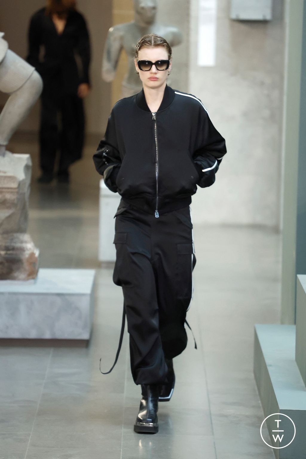 Fashion Week Paris Spring/Summer 2025 look 19 from the Peter Do collection womenswear