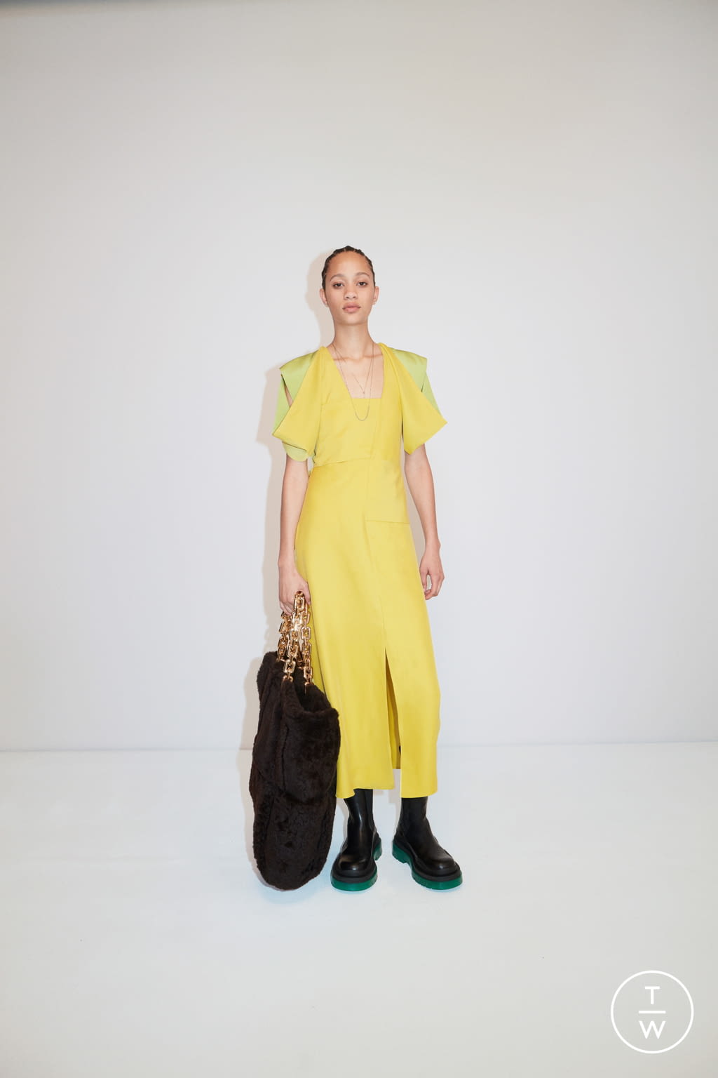 Fashion Week Milan Pre-Fall 2020 look 43 from the Bottega Veneta collection 女装