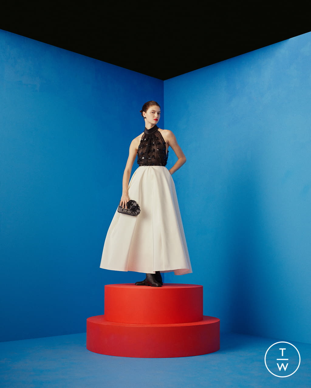 Fashion Week New York Pre-Fall 2022 look 9 from the Carolina Herrera collection womenswear