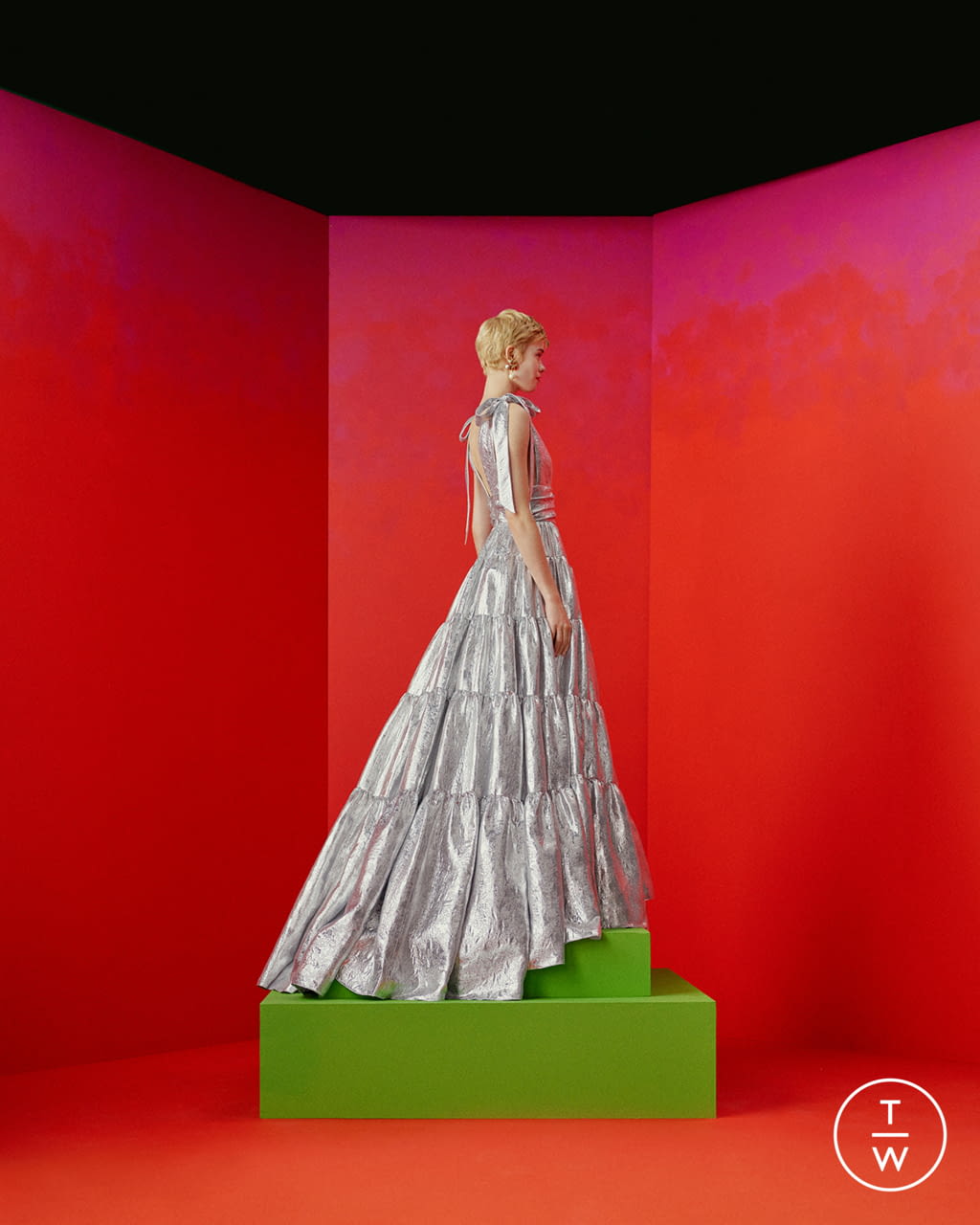 Fashion Week New York Pre-Fall 2022 look 31 from the Carolina Herrera collection 女装