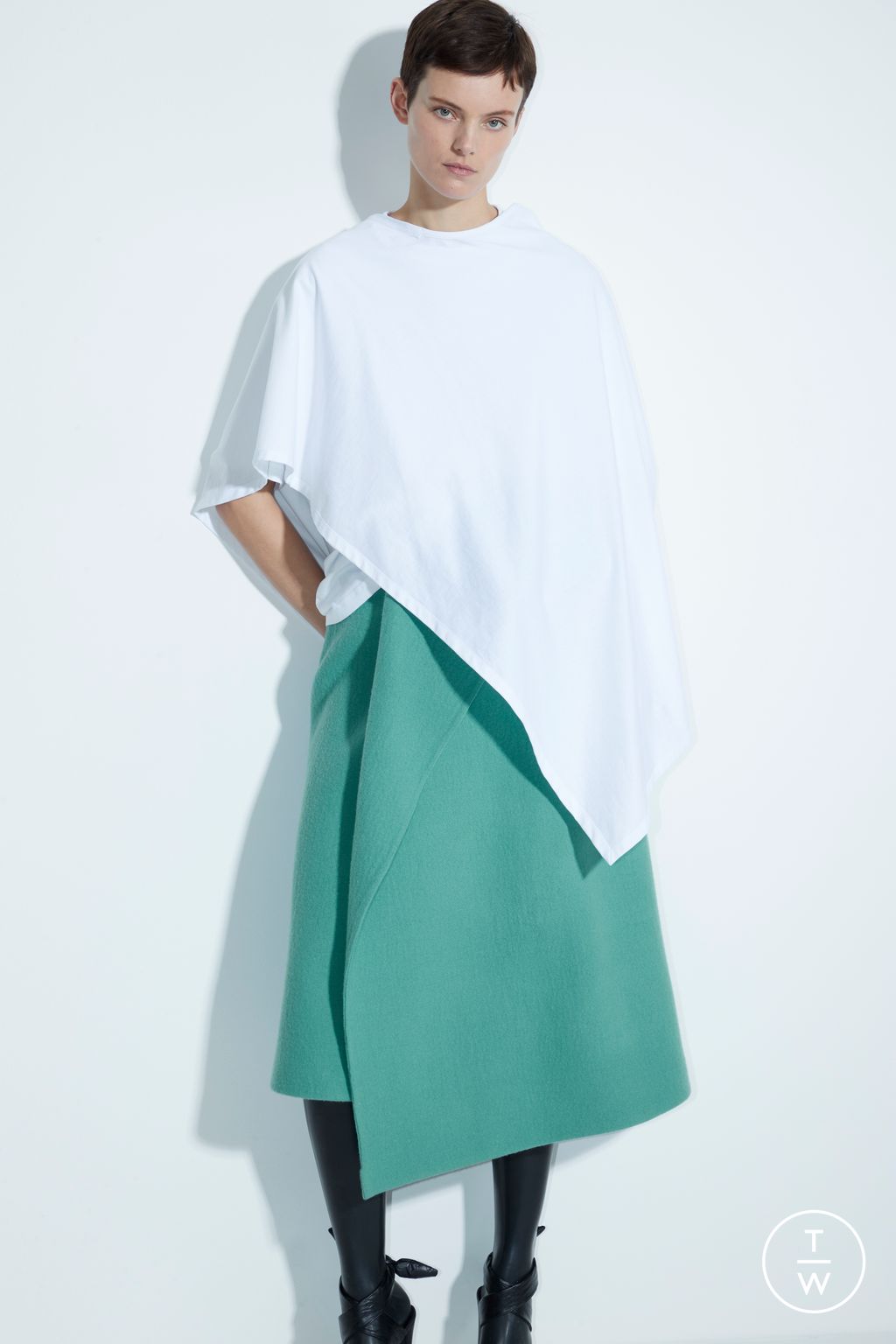 Fashion Week Paris Pre-Fall 2022 look 14 from the Christian Wijnants collection womenswear