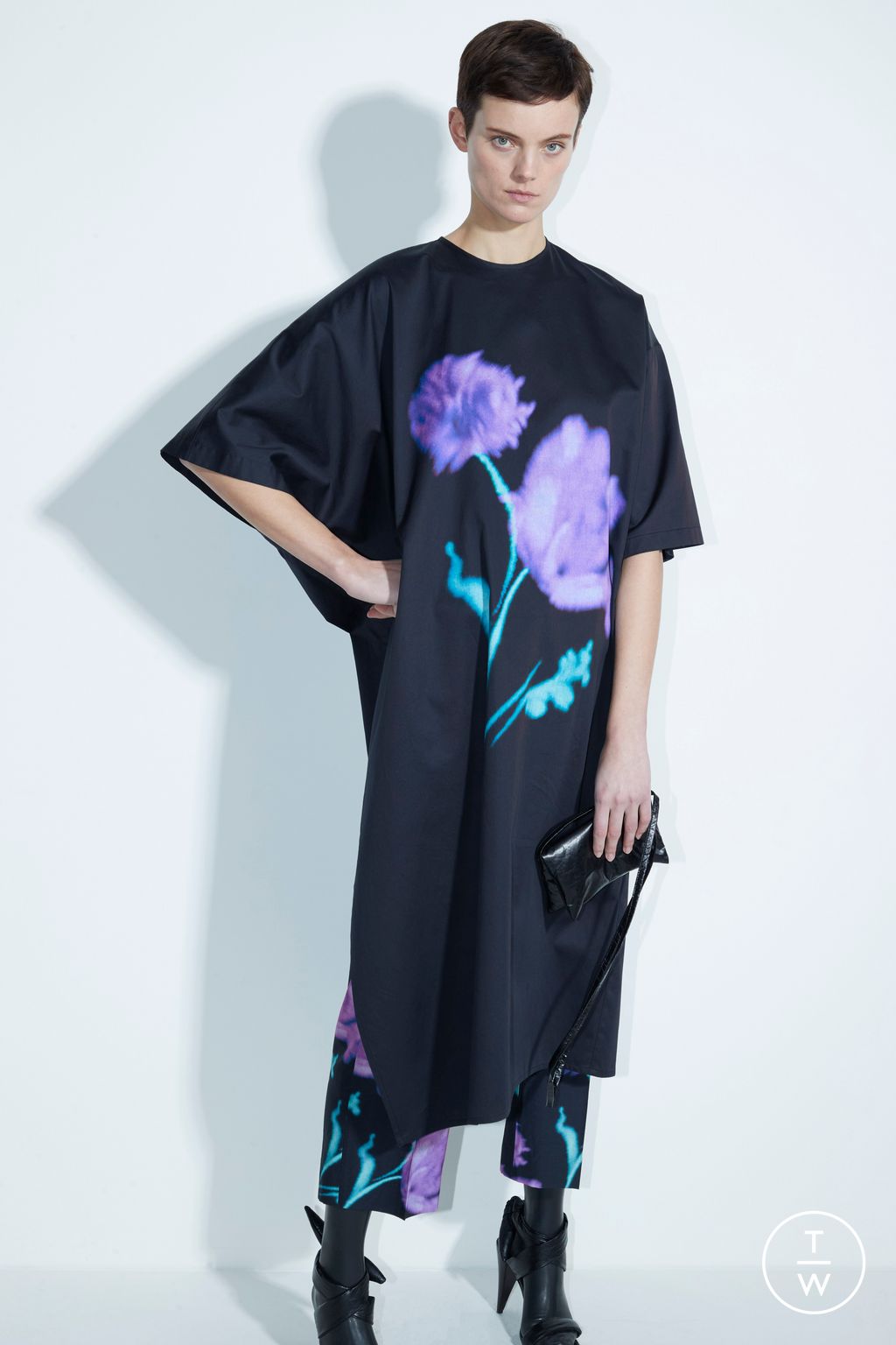 Fashion Week Paris Pre-Fall 2022 look 25 from the Christian Wijnants collection 女装