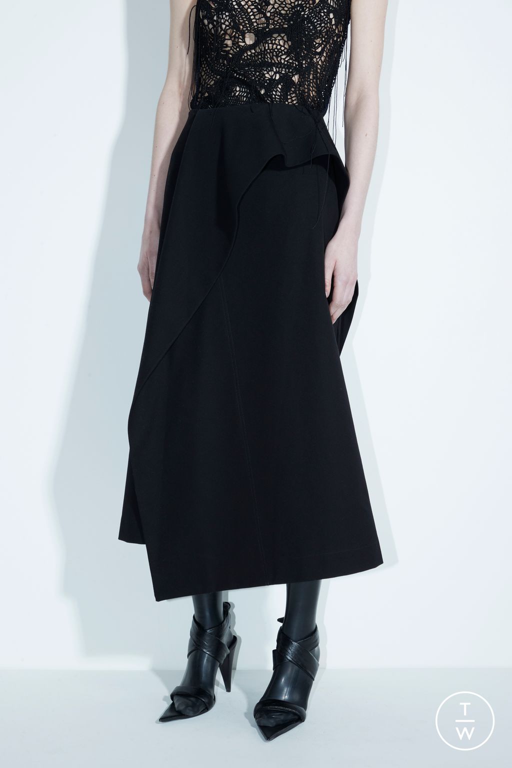 Fashion Week Paris Pre-Fall 2022 look 3 from the Christian Wijnants collection 女装