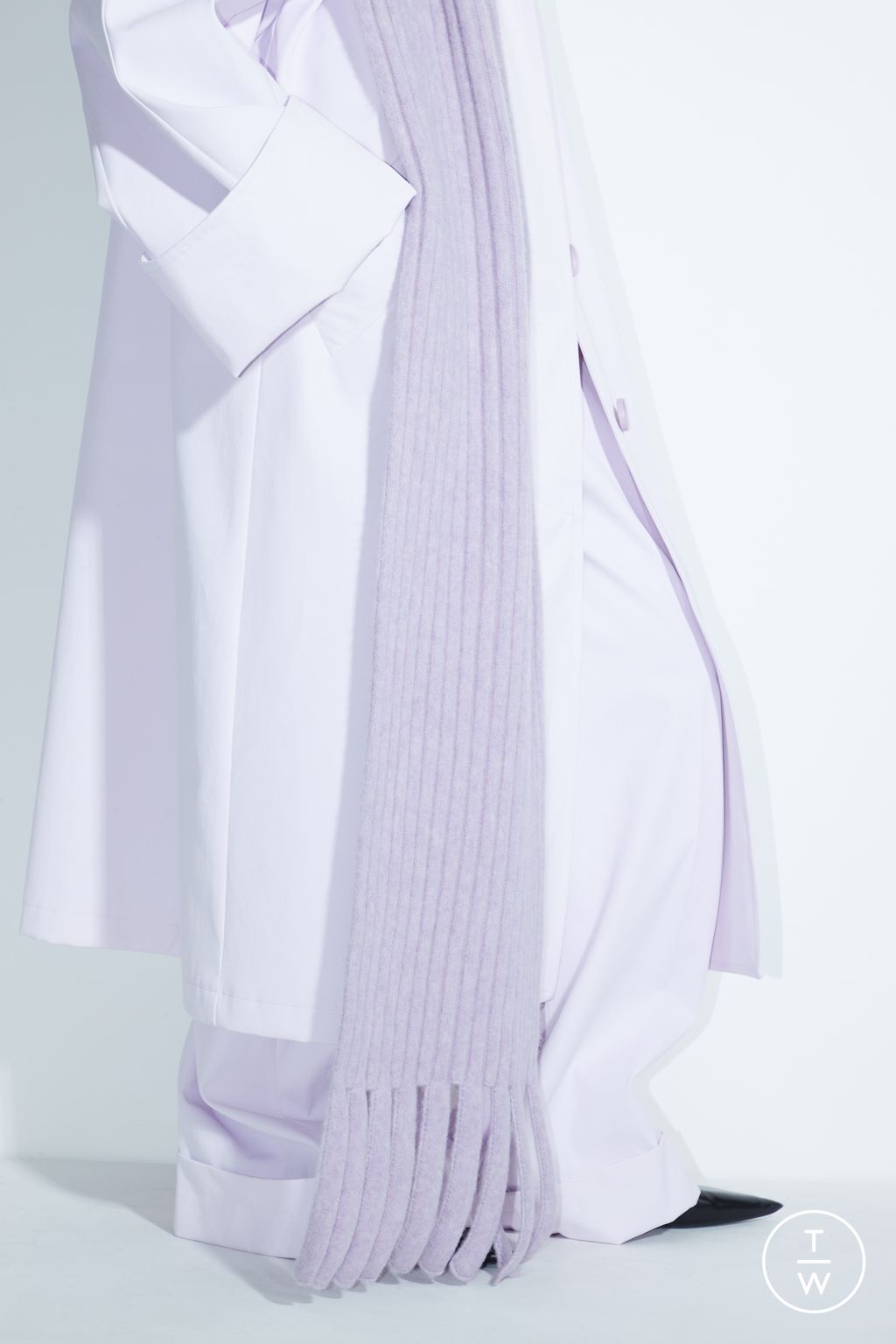 Fashion Week Paris Pre-Fall 2022 look 34 from the Christian Wijnants collection womenswear