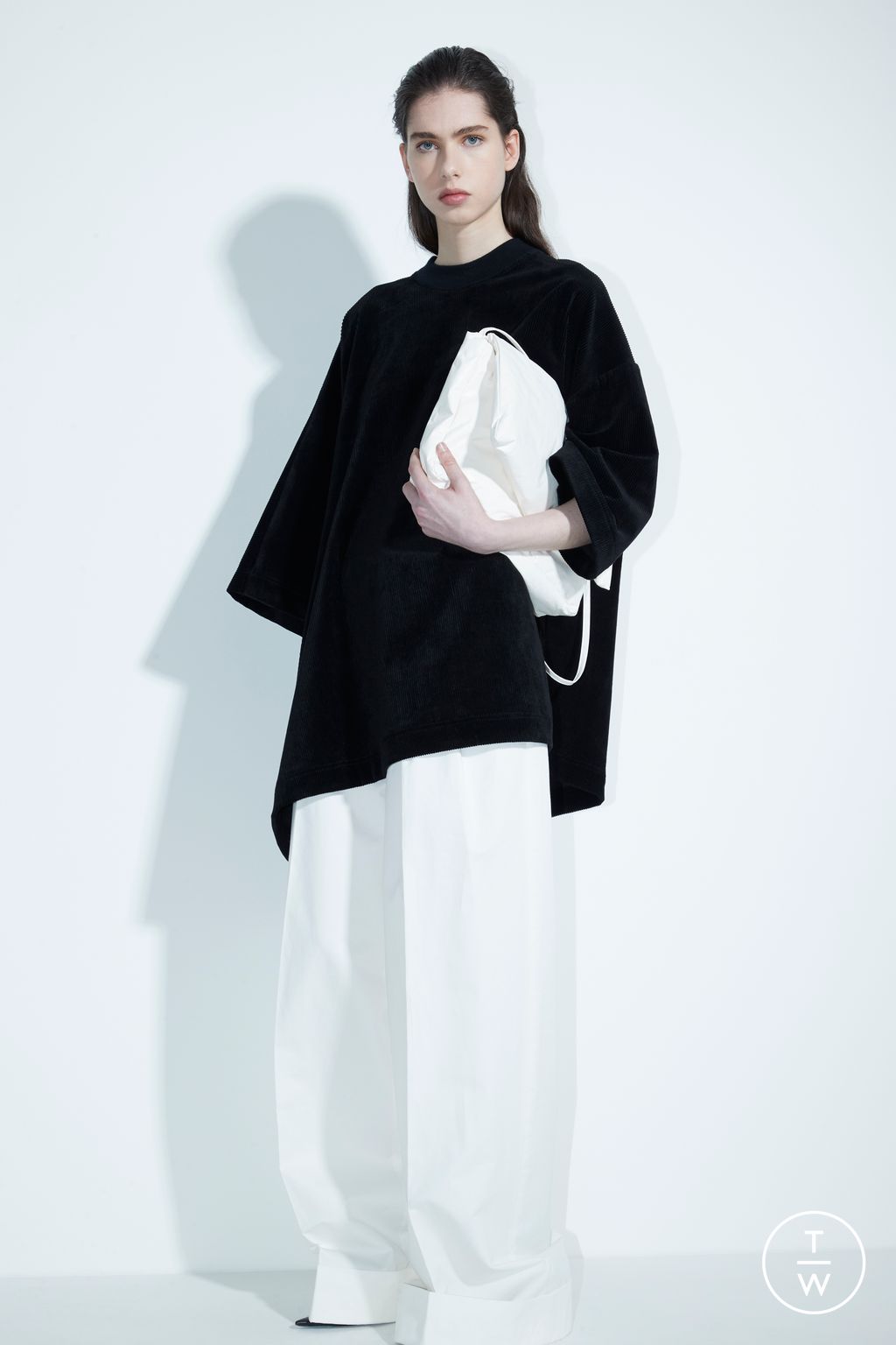 Fashion Week Paris Pre-Fall 2022 look 8 from the Christian Wijnants collection womenswear