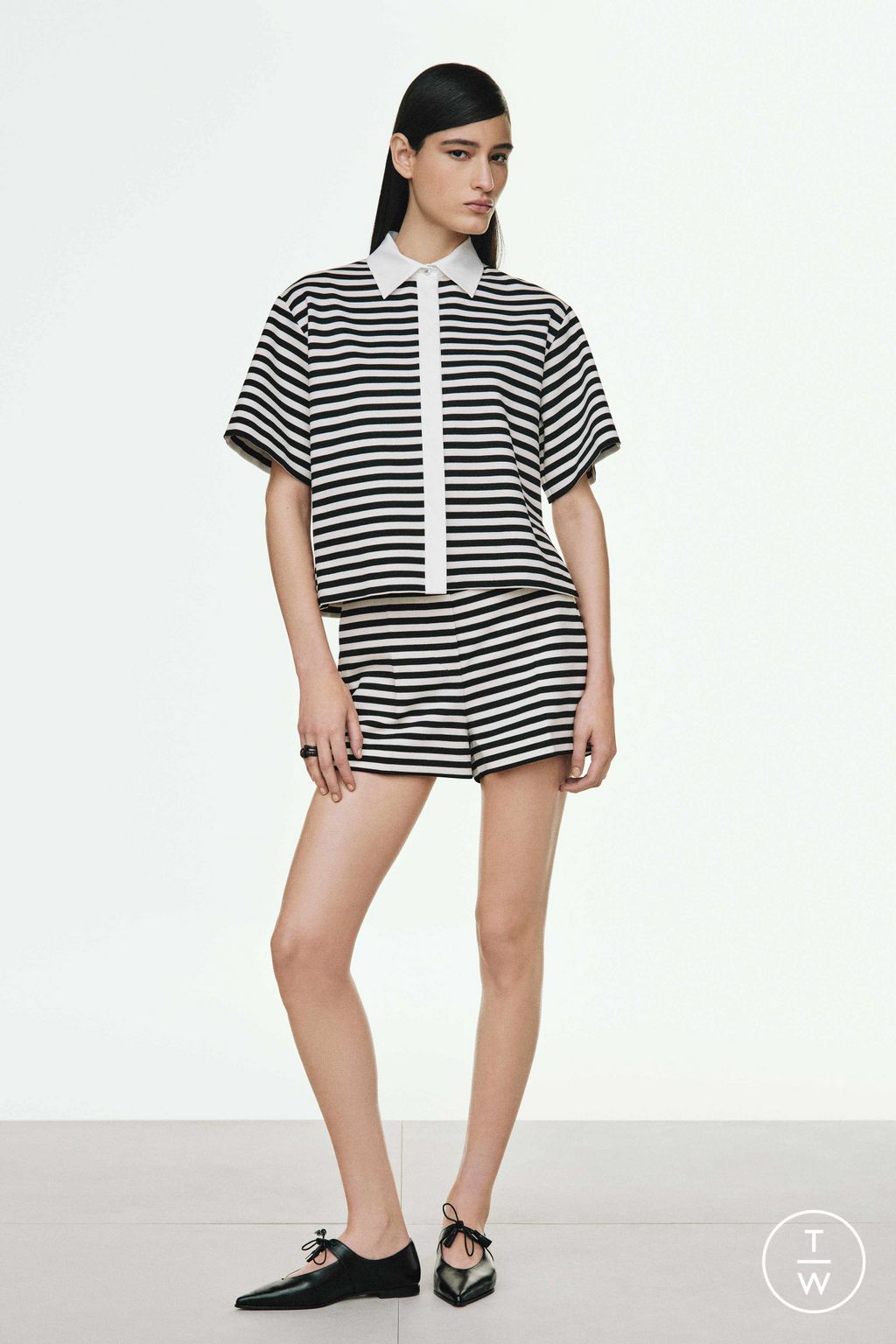 Fashion Week Milan Pre-Fall 2025 look 17 from the Max Mara collection womenswear