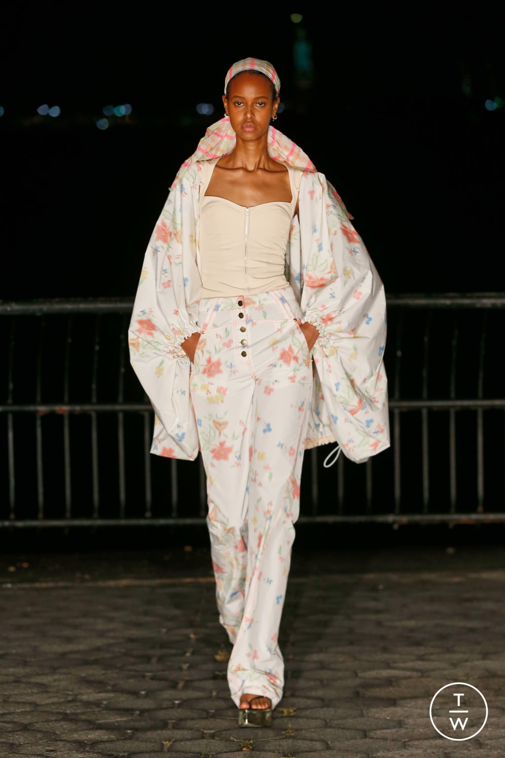 Fashion Week New York Spring/Summer 2022 look 2 de la collection Prabal Gurung womenswear