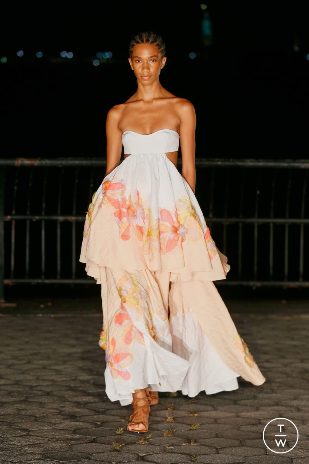 Fashion Week New York Spring/Summer 2022 look 12 from the Prabal Gurung collection 女装