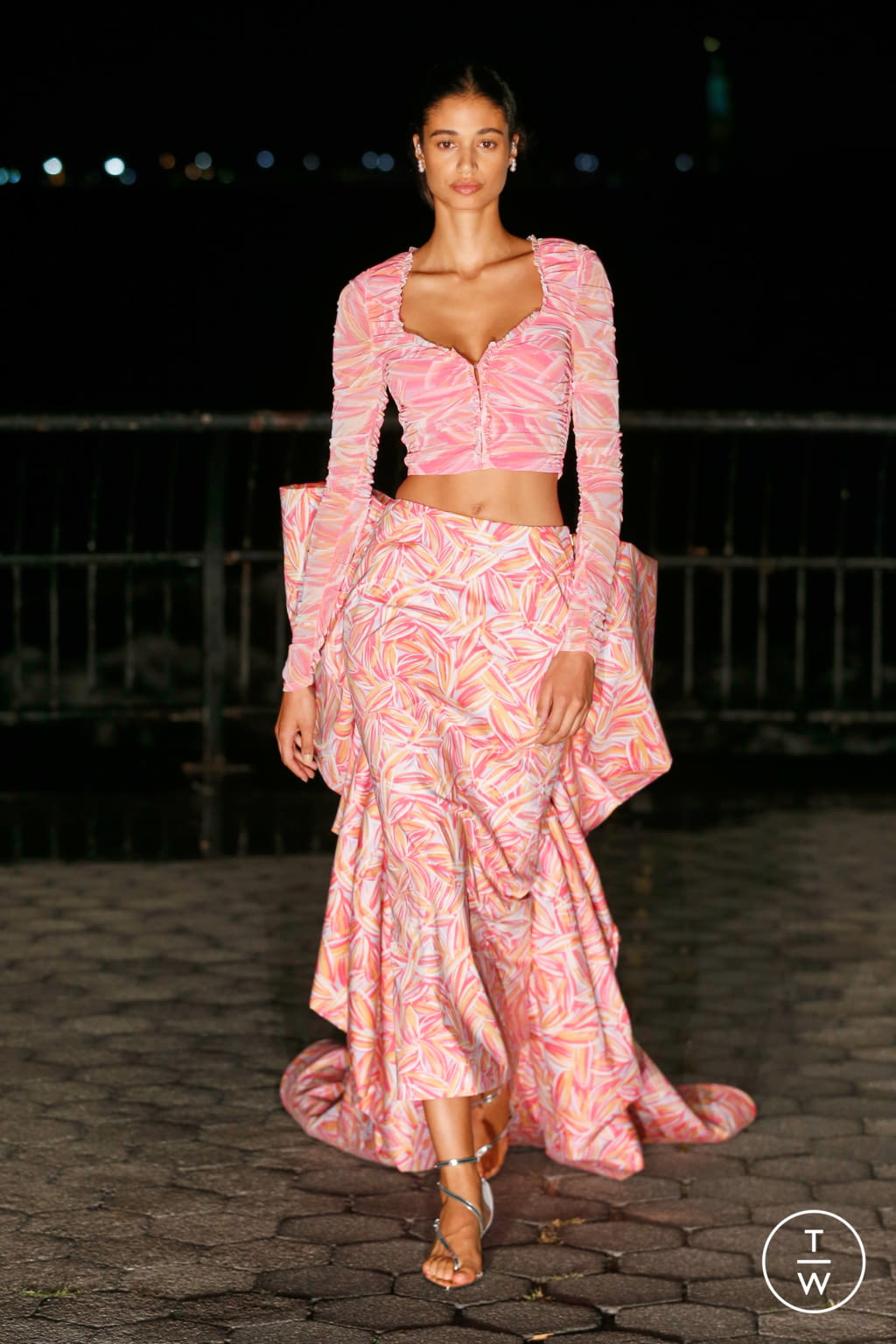 Fashion Week New York Spring/Summer 2022 look 36 from the Prabal Gurung collection 女装