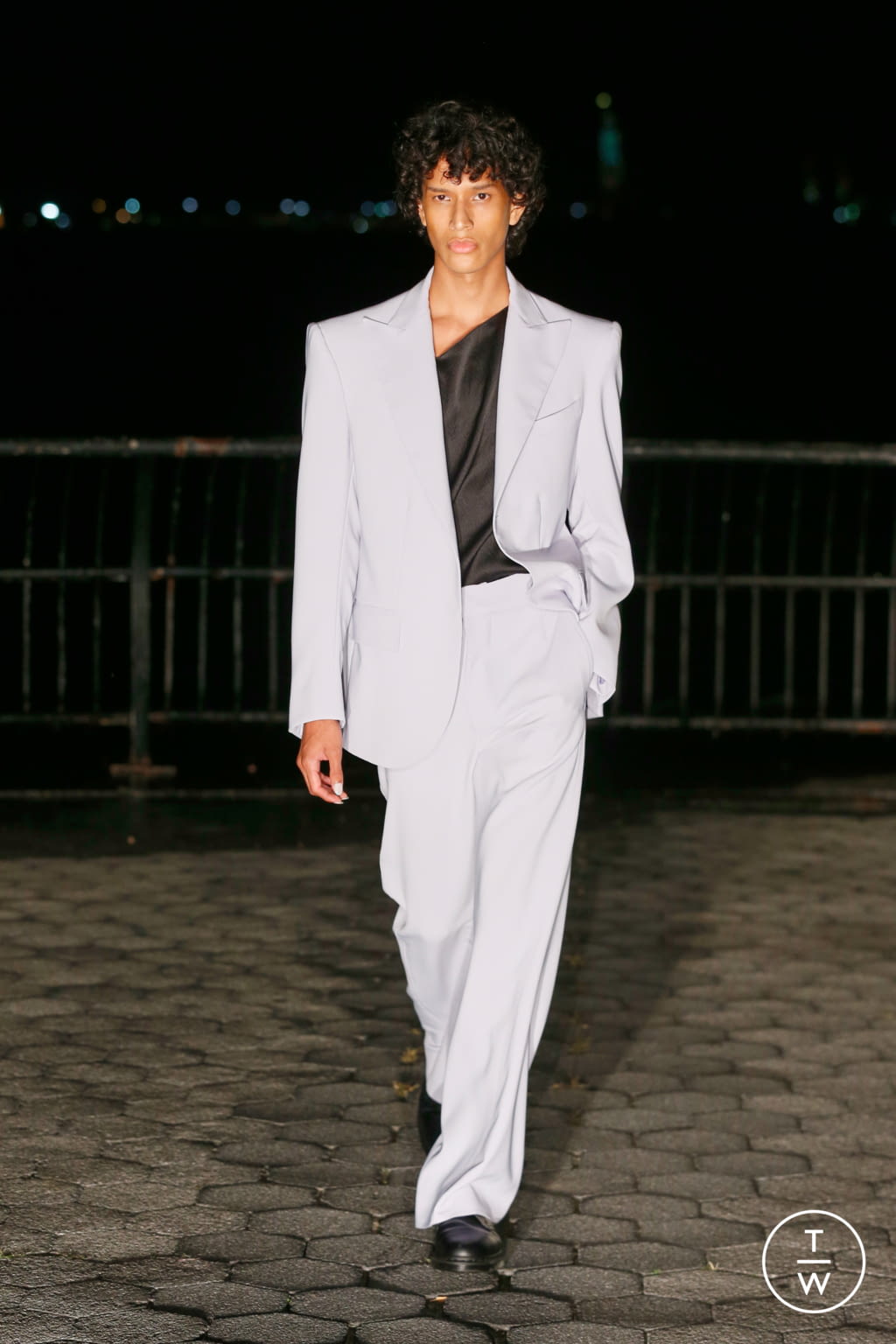 Fashion Week New York Spring/Summer 2022 look 40 from the Prabal Gurung collection womenswear