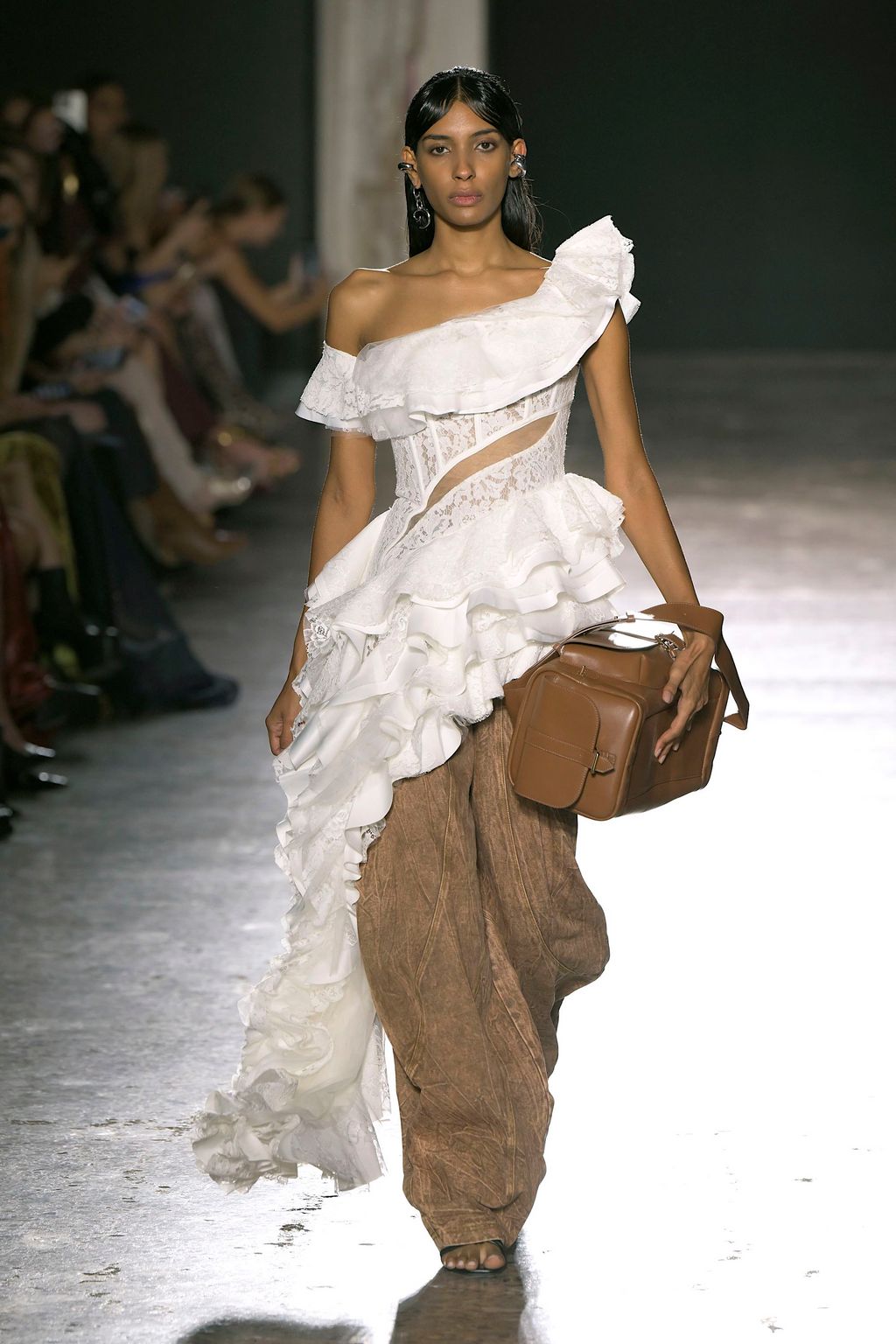 Fashion Week Milan Spring-Summer 2025 look 23 from the Phan Dang Hoang collection 女装