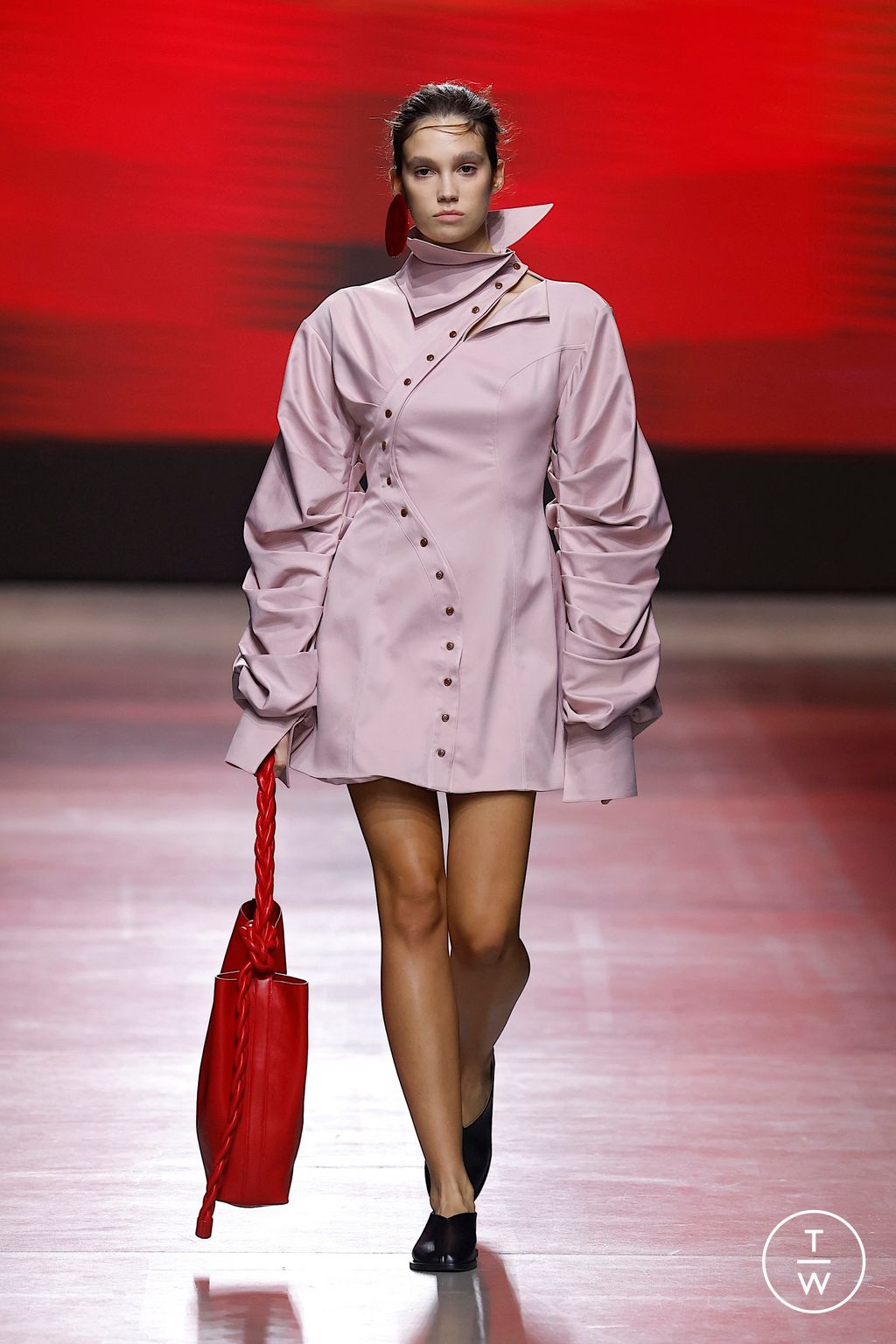 Fashion Week Milan Spring/Summer 2026 look 16 from the Phan Dang Hoang collection 女装