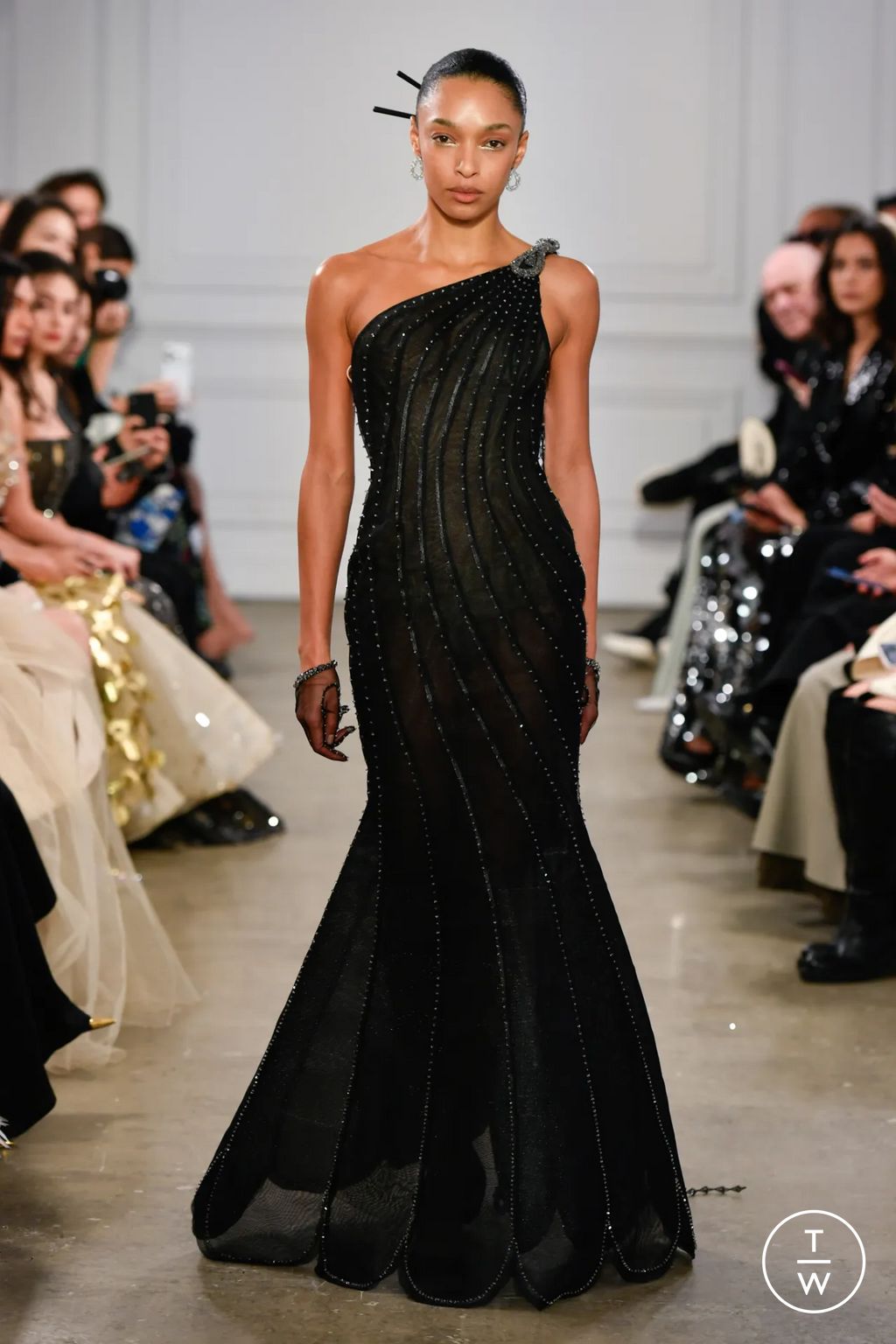 Fashion Week Paris Spring/Summer 2026 look 18 from the Phan Huy collection couture