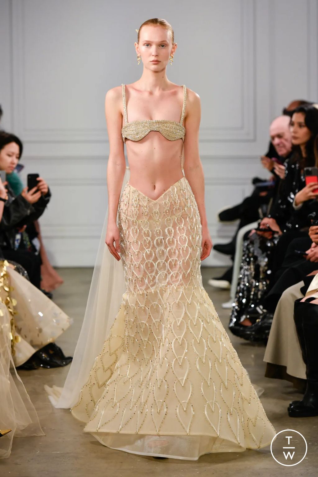 Fashion Week Paris Spring/Summer 2026 look 25 from the Phan Huy collection couture